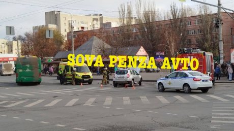 В аварии у ЦУМа пострадала 76-летняя женщина-водитель