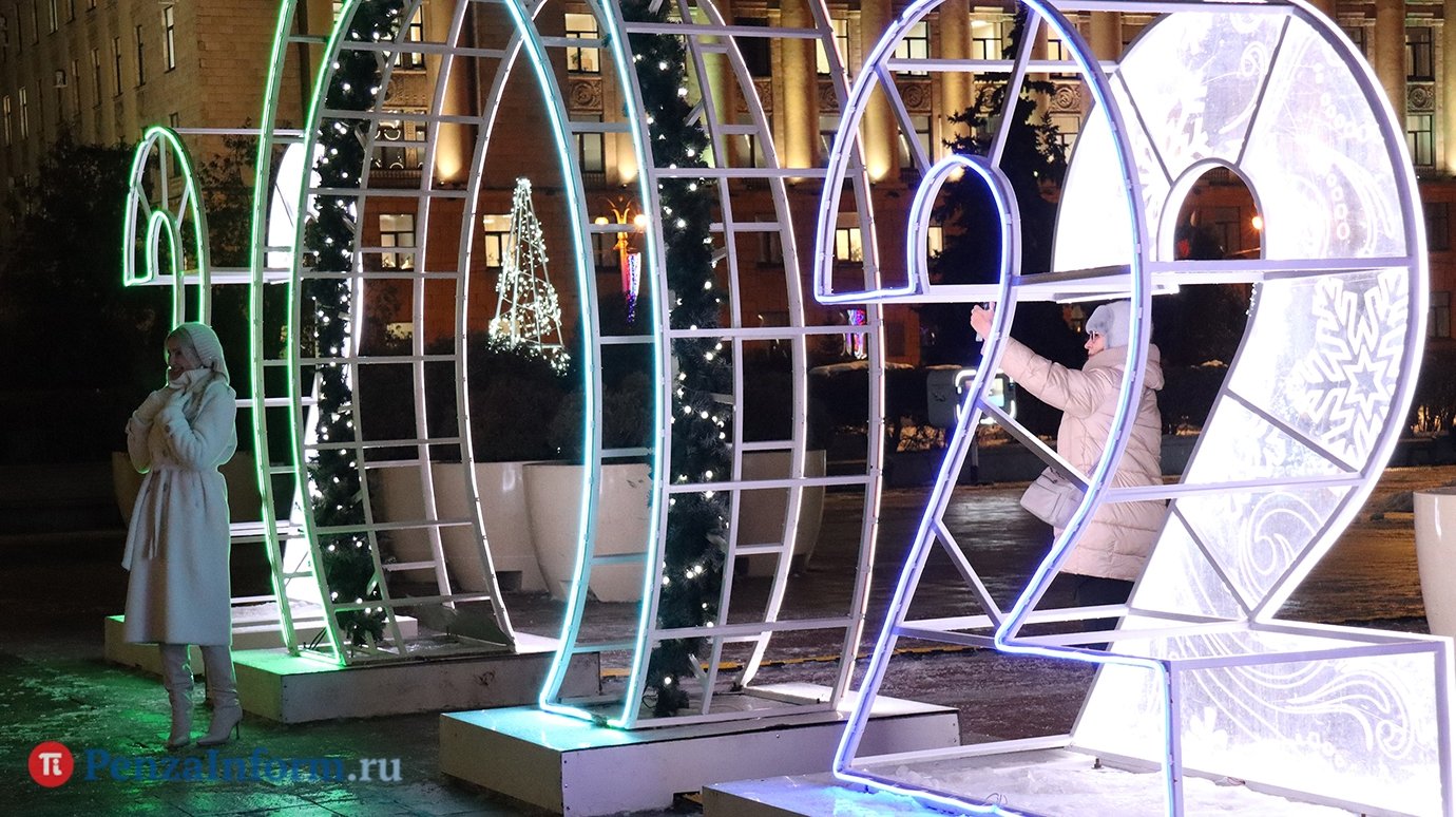 На шестерки для новогодних инсталляций потратят 644 тысячи