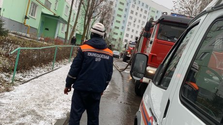 В Пензе при пожаре на балконе десятиэтажки пострадал мужчина