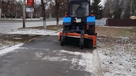 В Пензе начали противогололедную обработку дорог