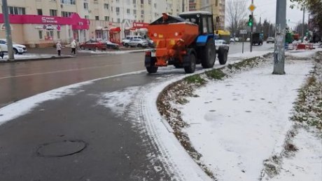 В Пензе начали противогололедную обработку дорог