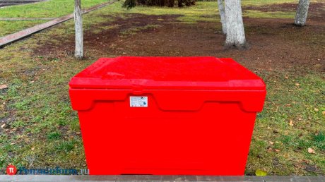 В центре Пензы продолжается установка красных баков