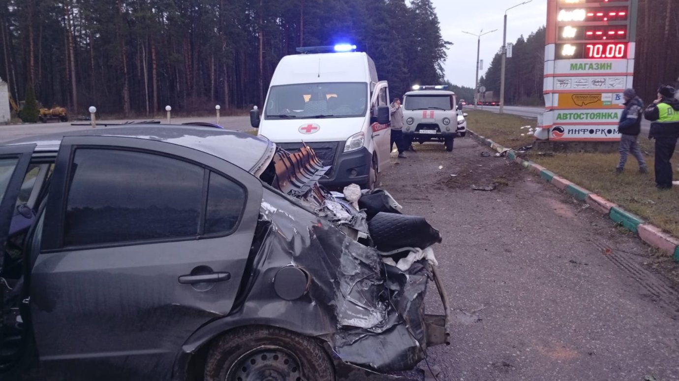 В Городищенском районе женщина на Suzuki врезалась в стойку АЗС