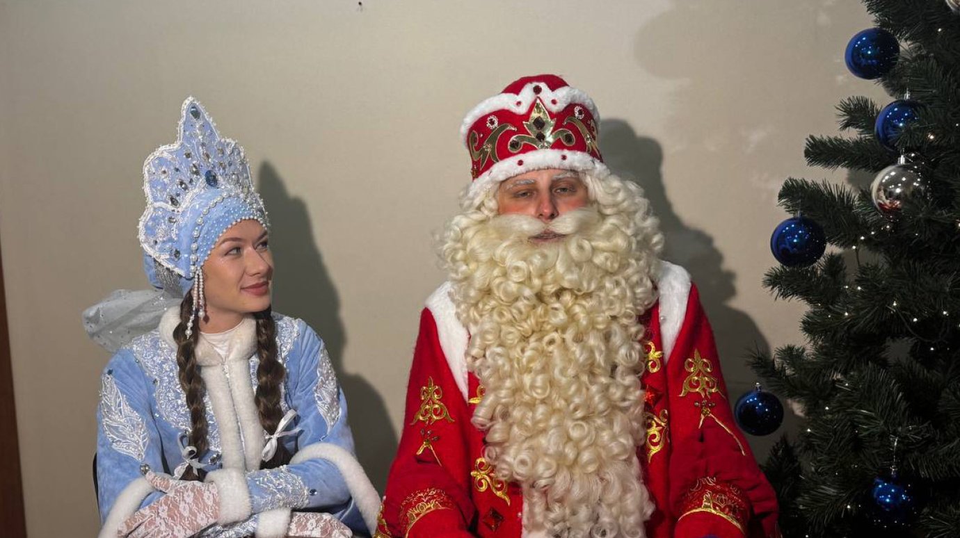 До Деда Мороза сумели дозвониться 32 ребенка