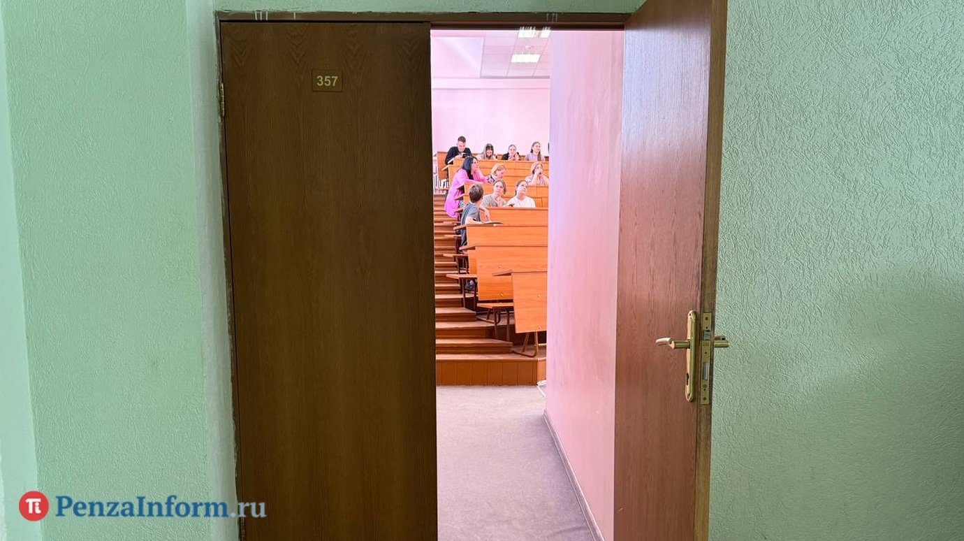 Утвержден список программ в вузах, по которым ограничат число платных мест