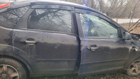 В Сердобском районе женщина на Ford Focus врезалась в дерево