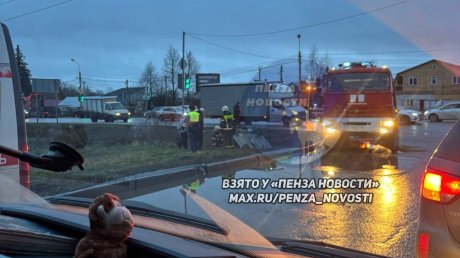 В кювете на крыше: на ул. Львовской перевернулась легковая машина