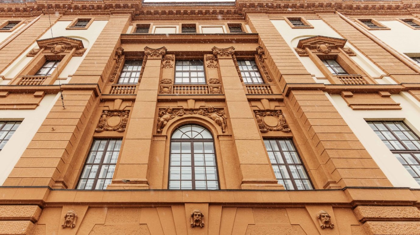 Более 250 специалистов реставрируют Дом Радио в Санкт-Петербурге