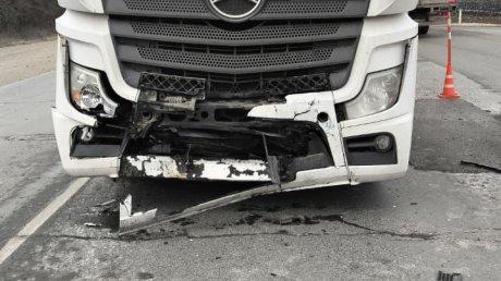 В Пензенском районе 84-летний водитель ВАЗа погиб в ДТП с фурами