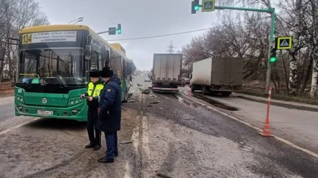 На выезде из Пензы автобус № 134 попал в серьезную аварию