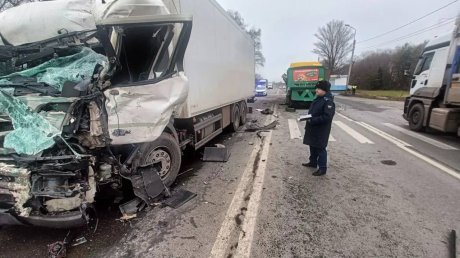 На выезде из Пензы автобус № 134 попал в серьезную аварию