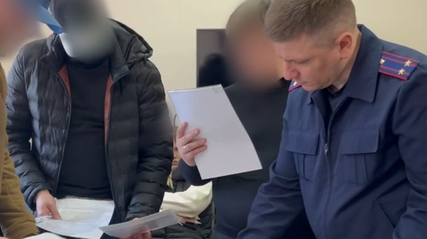 Двоих полицейских будут судить за организацию незаконной миграции