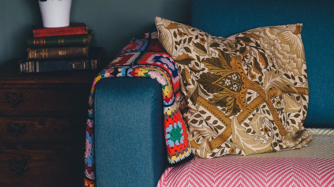 Россиянам назвали простой лайфхак с подушками от боли в пояснице