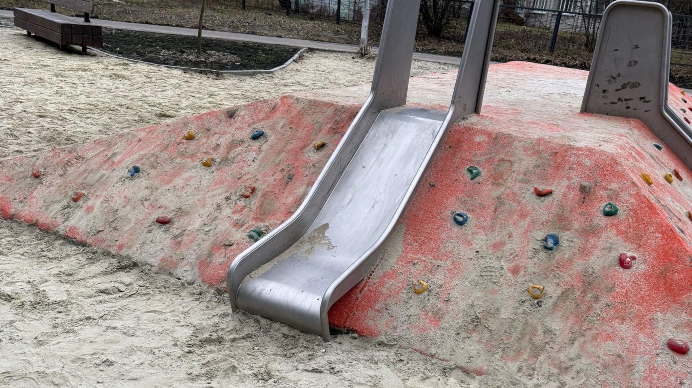 В Заречном песок испортил радость от обновления сквера Демакова