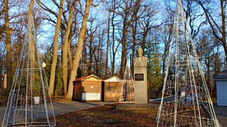 Парк Белинского украсили в преддверии праздников