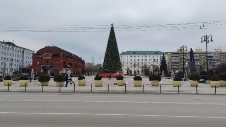 На площади Ленина начали устанавливать инсталляции «2026»