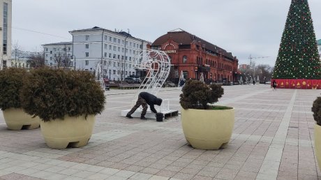 На площади Ленина начали устанавливать инсталляции «2026»