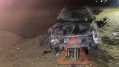 В Ахунах водитель Nissan врезался в забор