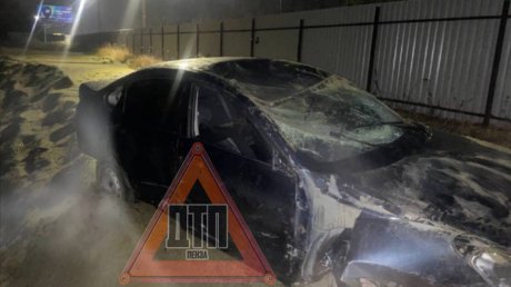 В Ахунах водитель Nissan врезался в забор