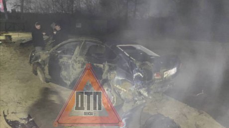 В Ахунах водитель Nissan врезался в забор