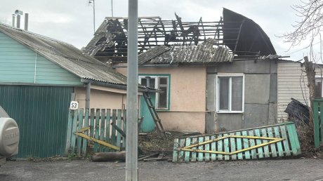 На ул. Окружной в Пензе сгорела крыша трехквартирного дома