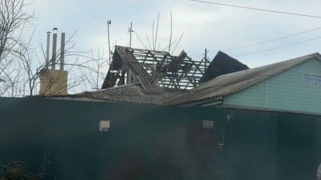 На ул. Окружной в Пензе сгорела крыша трехквартирного дома