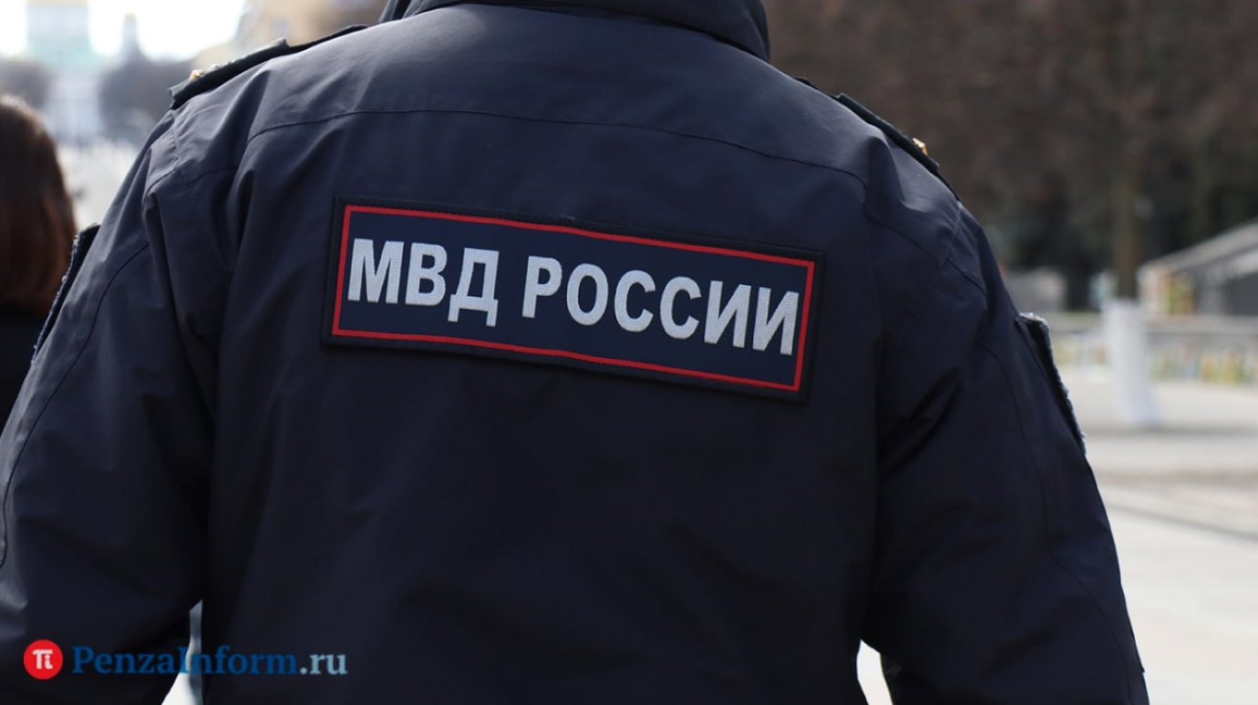 Пензенские полицейские выдворили из страны мигранта, отсидевшего 8 лет