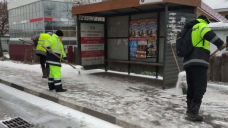 На расчистку Пензы от снега выехало 120 спецмашин