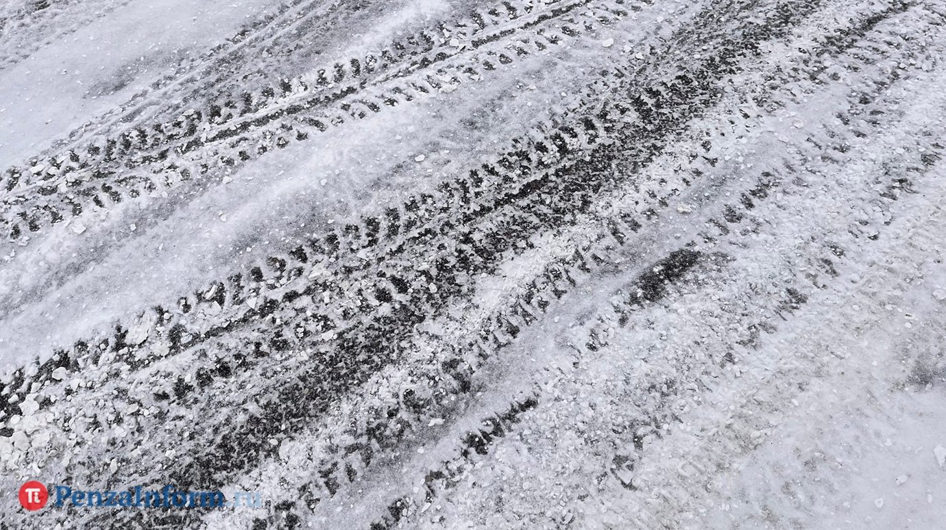 Участок трассы Тамбов - Пенза закрыли для грузовиков и автобусов