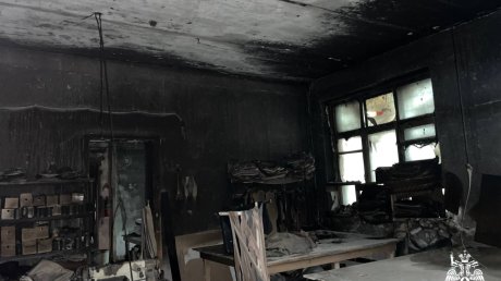 В Кузнецке в мебельном цехе случился пожар