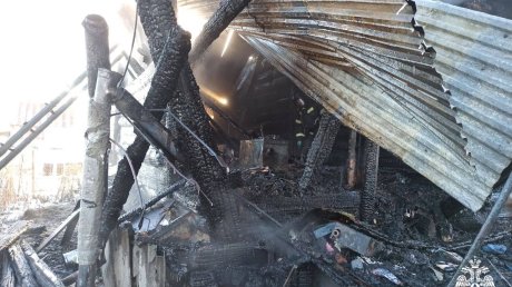 В Кузнецком районе огонь уничтожил жилой дом