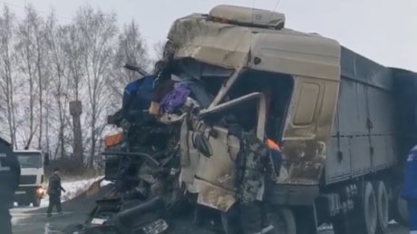 ДТП в Колышлейском районе: кабина МАЗа превратилась в груду металла