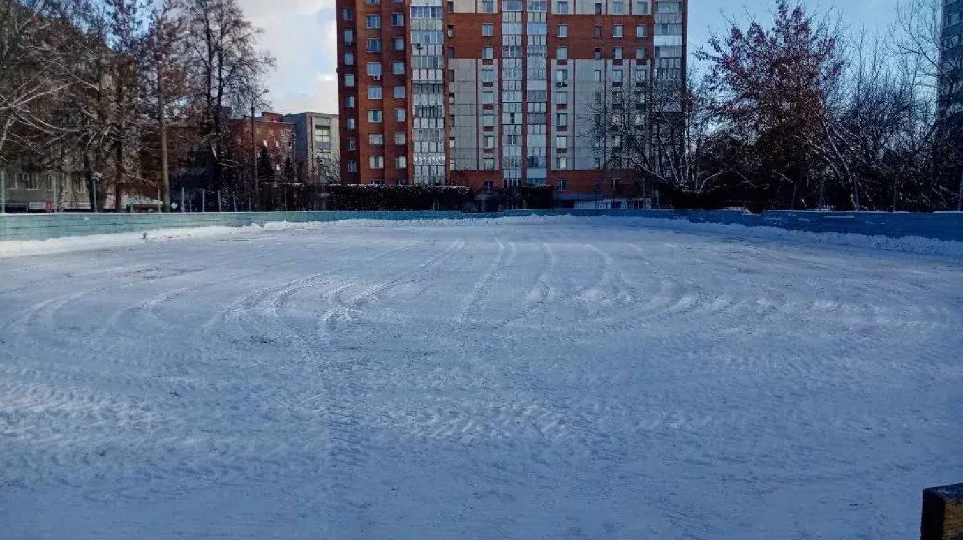 В Пензе готовят хоккейные коробки к каникулам