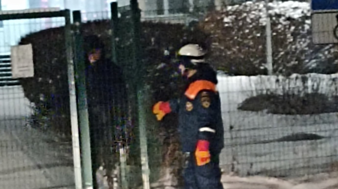 В Пензе мужчина застрял в заборе у онкодиспансера