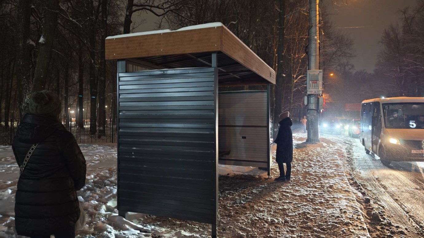 На остановке «Дом офицеров» появился новый павильон