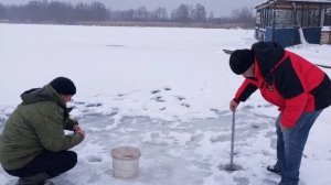 В Пензе измерили толщину льда на Суре в районе ГПЗ