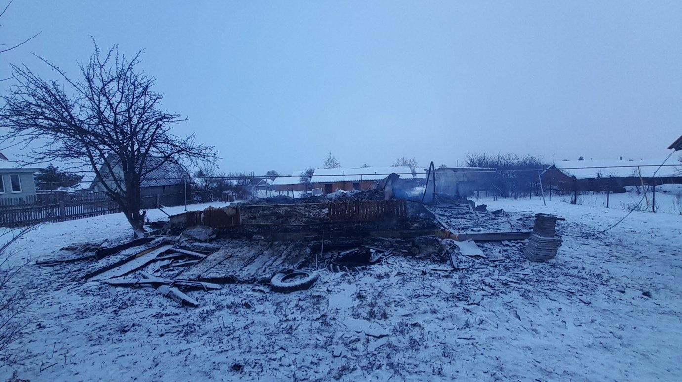 Огонь уничтожил дом в селе Телегино Колышлейского района