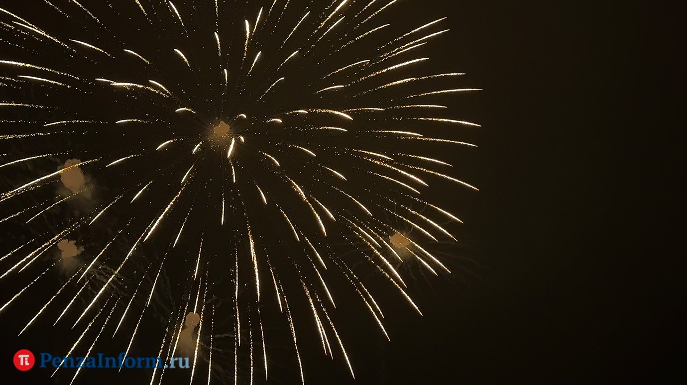 За запуск фейерверка и петард грозит ощутимый штраф