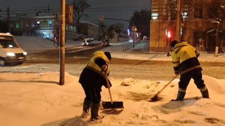 Чистить Пензу от снега вышли более 240 спецмашин