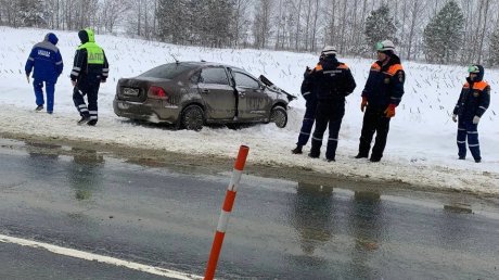 Появились фото с места смертельного ДТП со снегоуборочной техникой