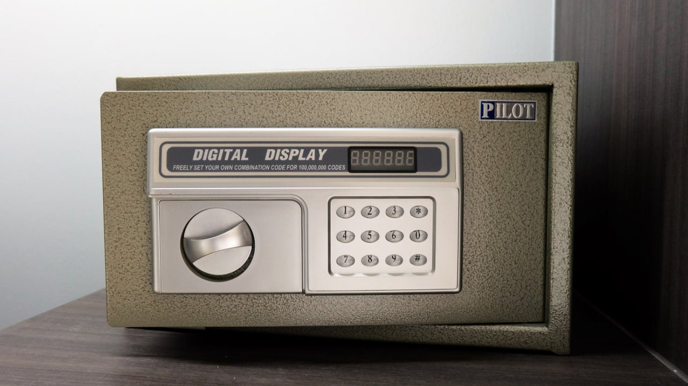 Школьники начитались детективов и вскрыли сейф при помощи мела