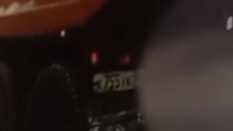 В Пензе водитель КамАЗа пронесся на красный и едва не сбил людей