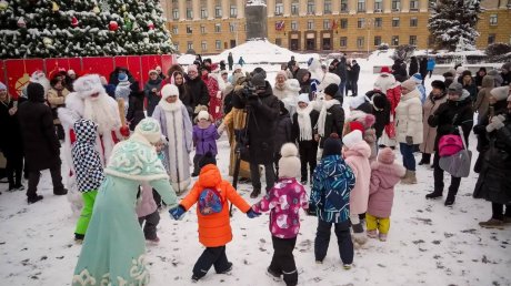 Домик Деда Мороза в Пензе посетили более 3 000 детей