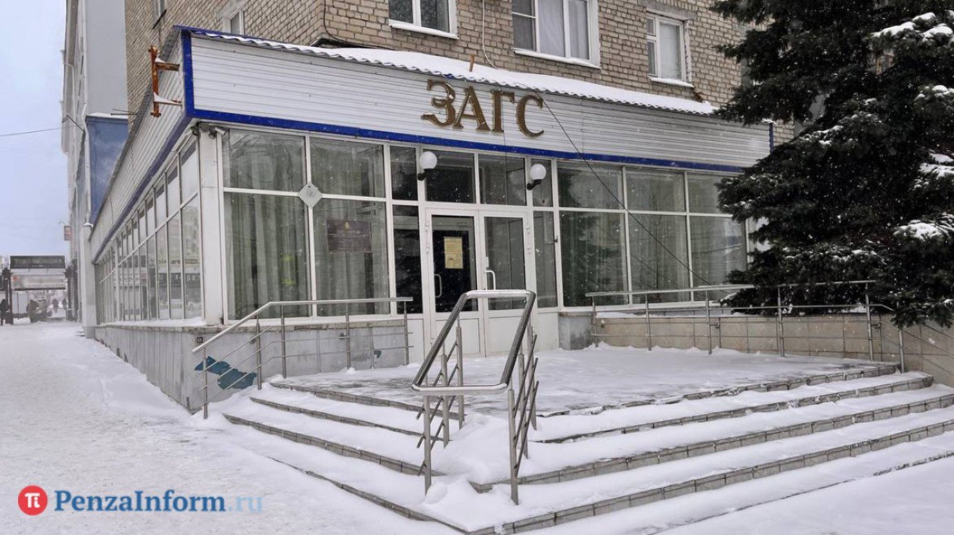 Жителям Пензенской области выплатили 12,7 млн за долгий брак