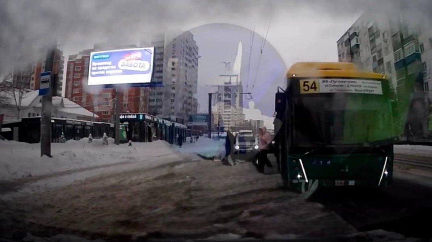 Водителя автобуса № 54 наказали за высадку пассажиров на дороге