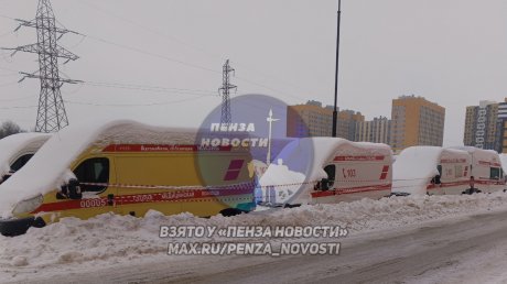 В Пензе объяснили, почему множество машин скорой стоят у «Коллажа»