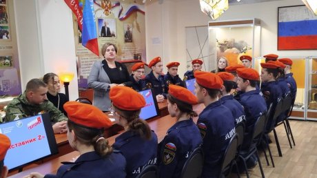 В музей СВО при колледже в Пензе передали копию боевого знамени