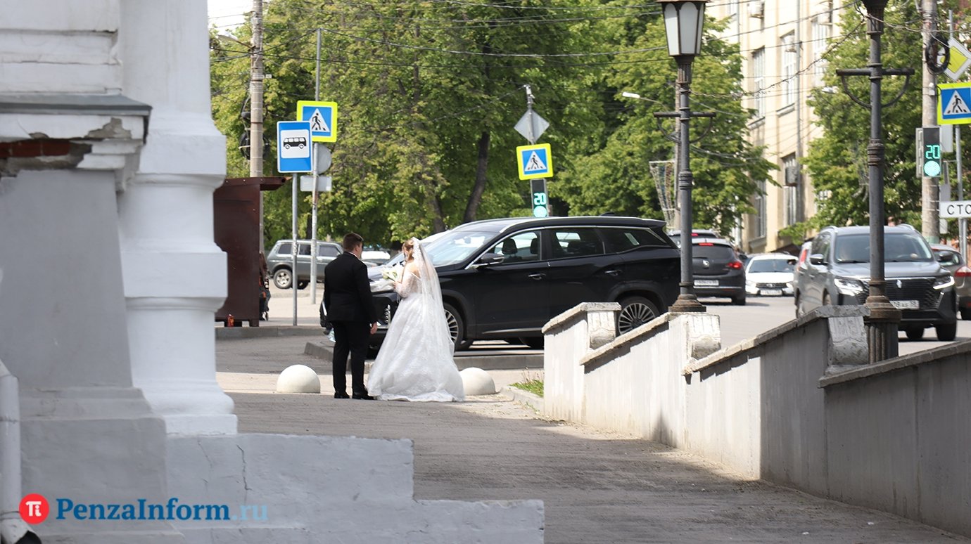 В России предложили ввести налоговый вычет для молодоженов