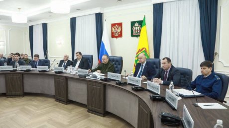 Атака БПЛА: в Пензе пожар на нефтебазе тушат более 100 человек