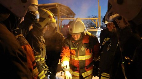 В Пензе продолжают тушить пожар на нефтебазе